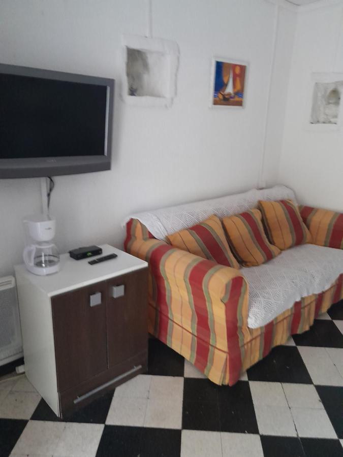 Auberge Des Garrigues Nimes Exterior photo