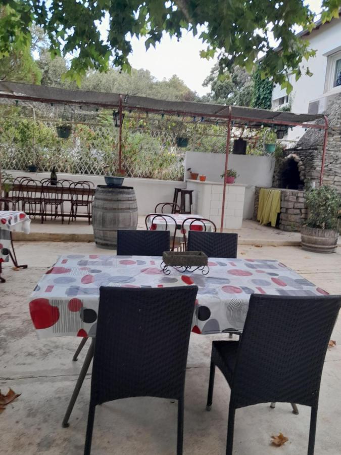 Auberge Des Garrigues Nimes Exterior photo